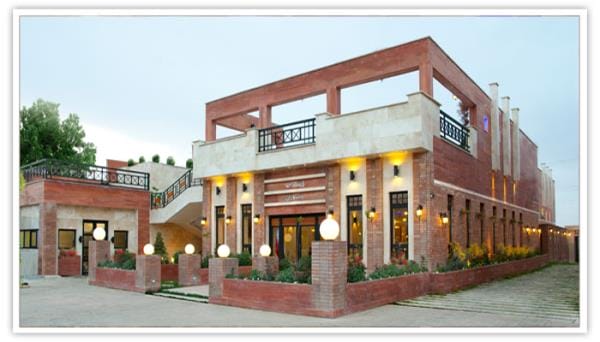 نمای بیرونی رستوران