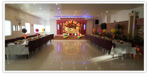 جشن تولد در تالار خانه رز