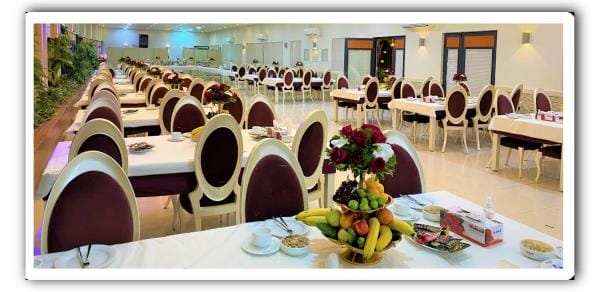 مراسم در تالار خانه رز 